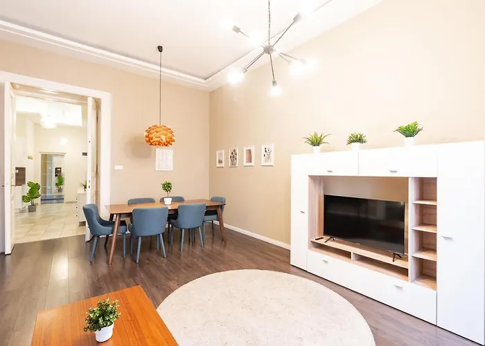 Spacious Luxury Apartment At The Heart Of Budapest