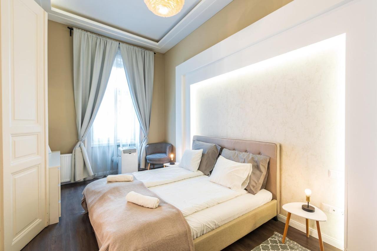 Spacious Luxury At The Heart Of Apartmán *