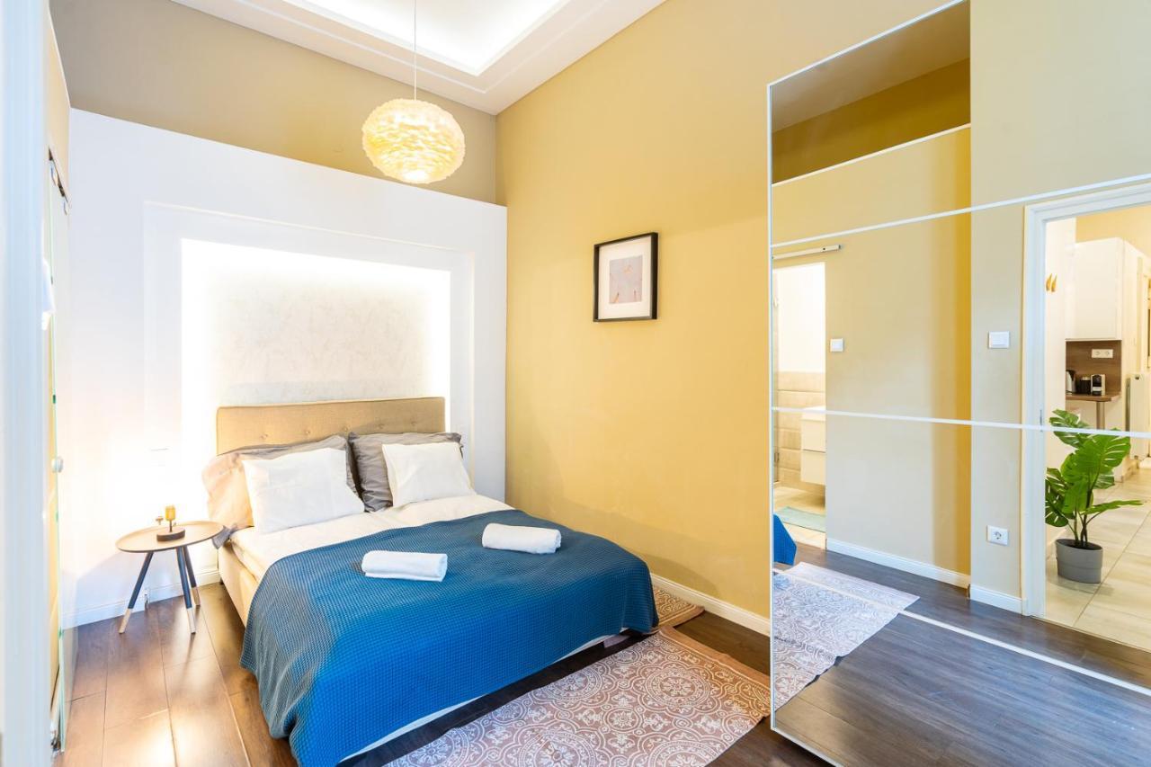 Spacious Luxury At The Heart Of Apartament